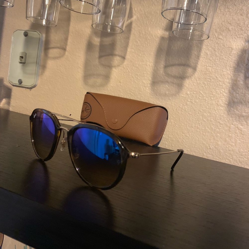 Ray ban